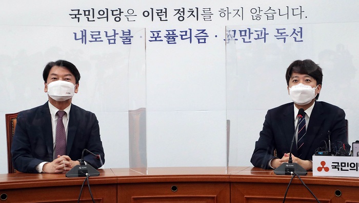 이준석 국민의힘 당 대표가 지난 6월 16일 오후 서울 여의도 국회에서 안철수 국민의당 대표를 예방했다. (사진/뉴시스)