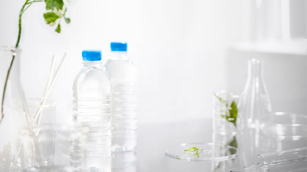 산수음료에서 국내 최초로 화학적 플라스틱 재활용 방식을 적용한 '리:아임에코'를 출시했다. (사진/산수음료)
