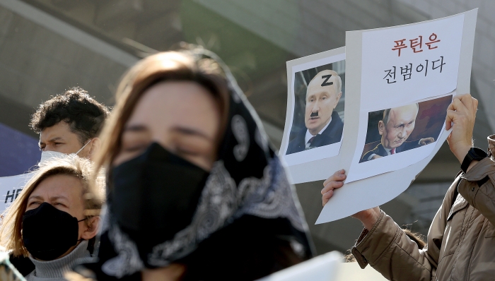 미국이 푸틴의 두 딸들을 제재 명단에 올렸다. 사진은 지난 3월 5일 서울 종로구 세종문화회관 앞에서 열린 우크라이나 전쟁 반대 집회.(사진/뉴시스)