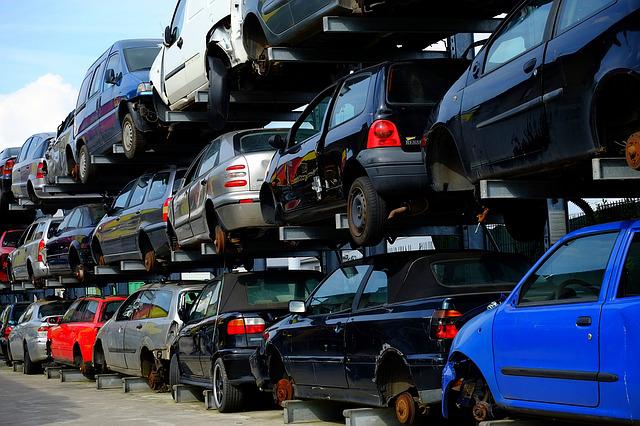 국토교통부가 지난해 6월부터 1년간 안전기준 부적합 자동차 판매가 적발된 17개사에 과징금을 부과했다. 사진은 기사 내용과 무관. (사진/픽사베이)