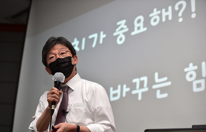 유승민 전 의원이 지난달 29일 오전 대구 북구 경북대학교에서 ‘무능한 정치를 바꾸려면’을 주제로 특강하고 있다. (사진/뉴시스)