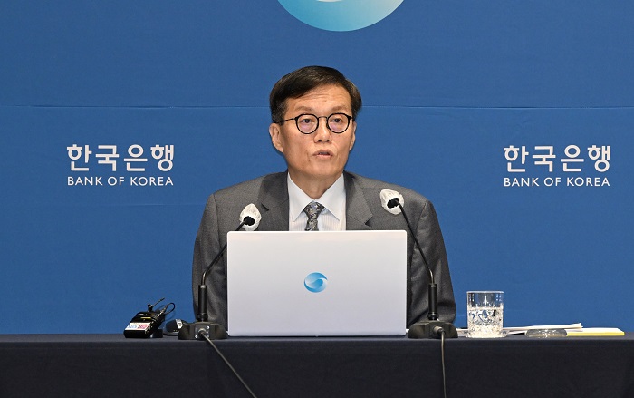 한국은행이 24일 기준금리 3.5%로 5연속 동결을 결정했다. 사진은 이날 이창용 한국은행 총재가 한국은행에서 열린 8월 금융통화위원회 금리 결정에 대한 기자간담회에 참석한 모습. (사진/뉴시스)