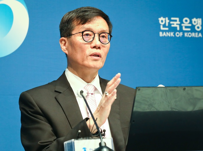 이창용 한국은행 총재가 12일 서울 중구 한국은행에서 금융통화위원회 기준금리 결정에 관한 기자간담회를 하고 있다.